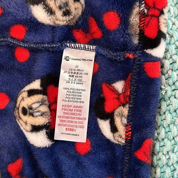 Minnie Mouse Robe - Picture 2 of 3